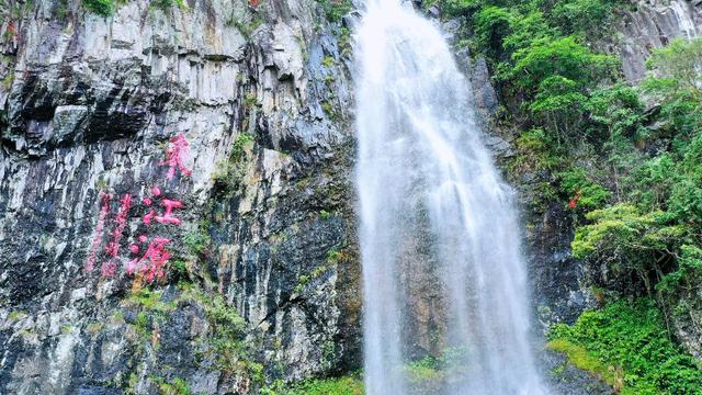 安远三百山，安远三百山温泉度假村（被誉为“武功山第二”）