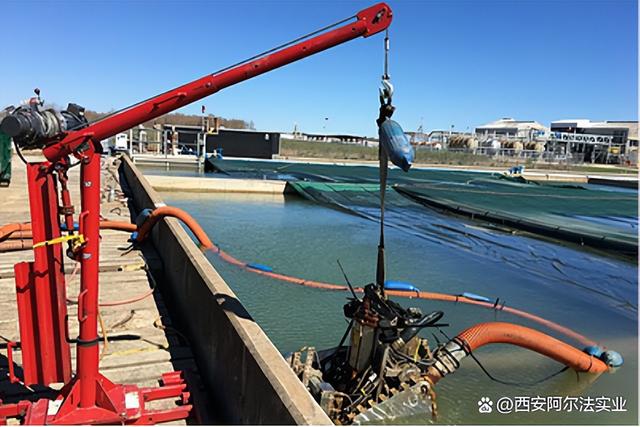 河道清淤用什么机械，河道清淤施工专业施工队（选阿尔法清淤机器人就对了）