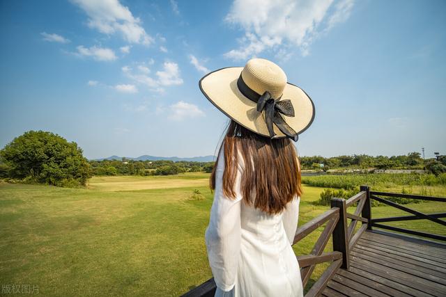 好喜欢你歌词，懂你是写给谁的歌曲（他平平无奇的表演你看腻了吗）
