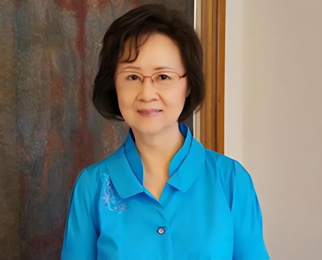 琼瑶的婚姻史，“爱情教母”琼瑶到了暮年