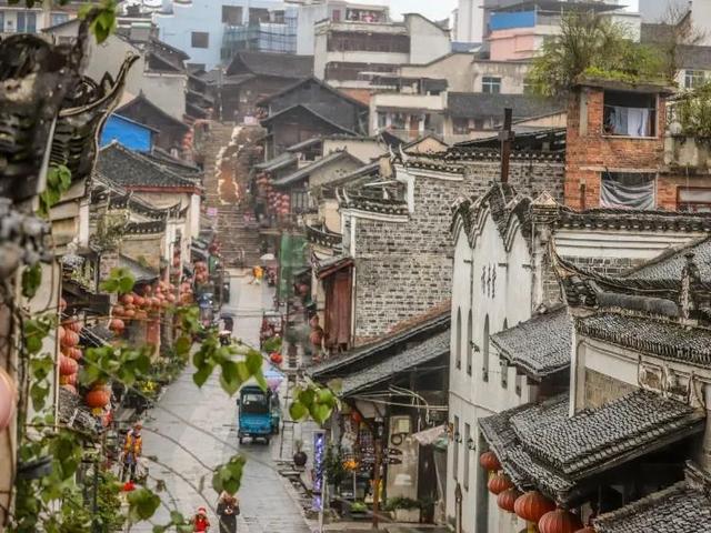 黔东南旅游十大景点排行榜，贵州黔东南十二个著名旅游景点