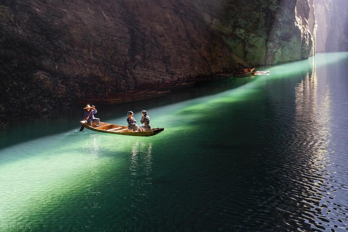 湖北恩施,独特的喀斯特地貌,能够媲美科罗拉大峡谷,被外界冠以"东方