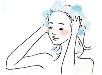 如何长出一头乌黑亮丽的头发，拥有乌黑秀发；成为发量大户；那你应该这么洗发