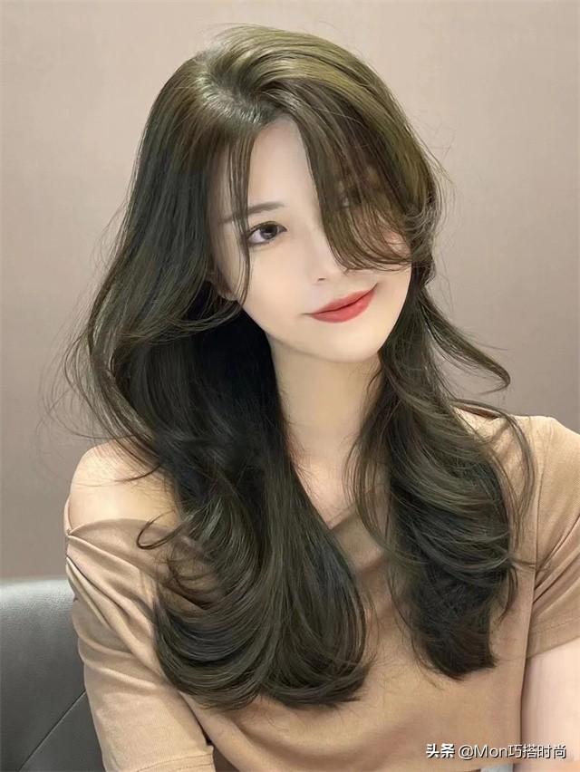 什么颜色的头发显白，什么颜色头发显白（这几种“好运发色”正流行）