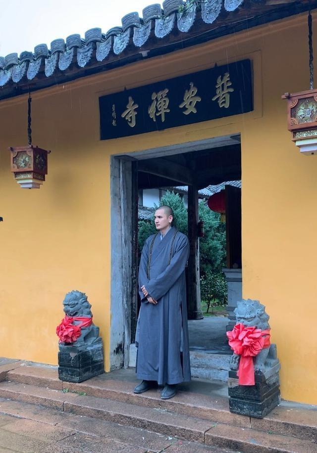 但释明心非常坚决,不仅每天都在和父母沟通有关佛法