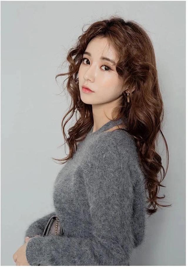 夏天适合什么发型，夏天适合烫什么发型（夏天最流行的5款发型）