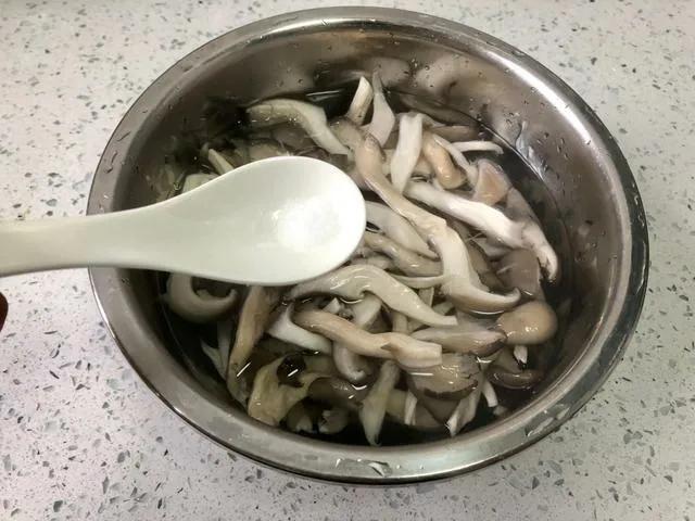 什么常见的蔬菜和水果含硒多，什么蔬菜,水果含硒比较多（建议中老年：宁可少吃肉）