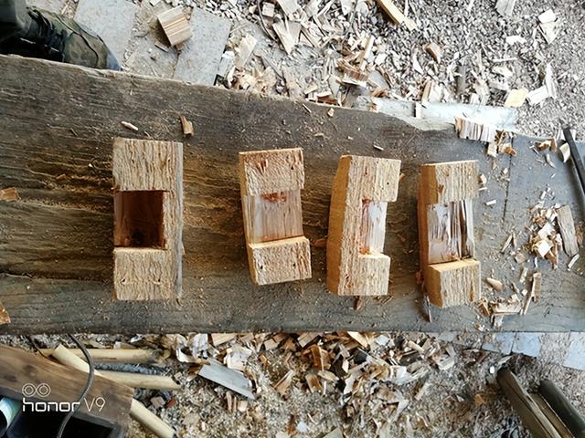 鸡笼怎么做，最简单的农村自制鸡笼（修建了一个坚固结实的标准鸡笼）