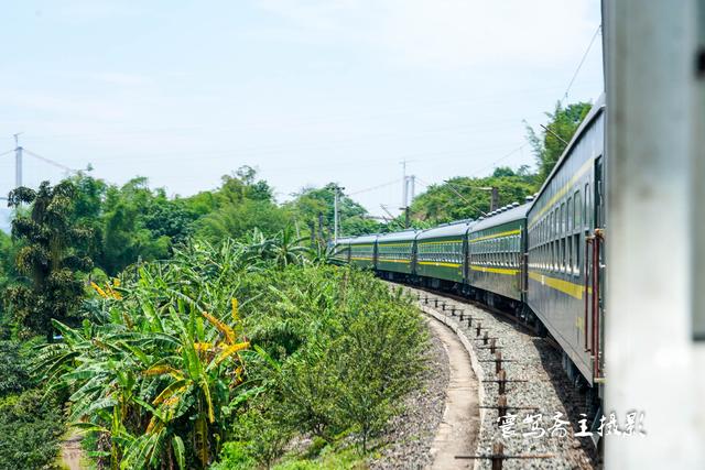 5612次列车，5612次列车时刻表（一路风景优美票价便宜车厢里却空荡荡）