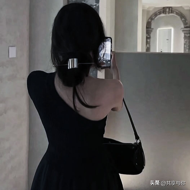 酷酷的图片女高冷，酷酷帅气的女生头像 一点点高冷呐微信（黑色系背影高冷霸气冷淡女生头像）