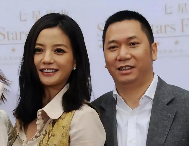 赵薇的个人评价，赵薇从人人喜爱的小燕子到受人唾弃