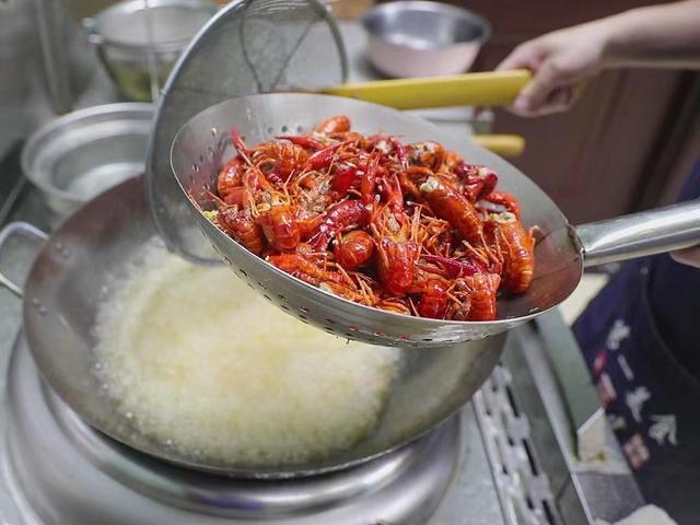 大虾的烹饪做法，大虾烹饪制作方法（喜欢吃小龙虾却不会做）