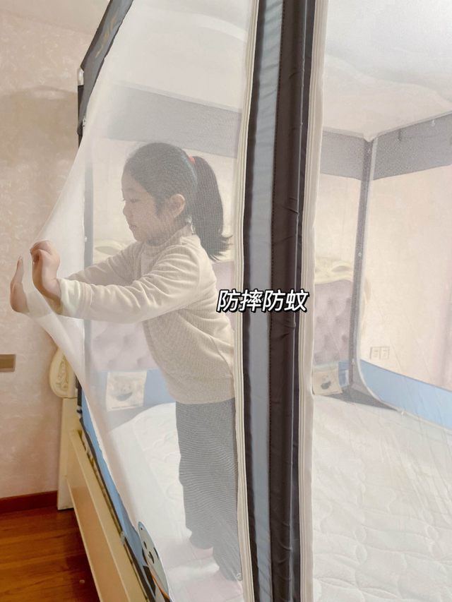 宝宝能感觉到妈妈睡旁边吗，新生儿要挨着妈妈睡吗（那就居家带娃睡大觉）