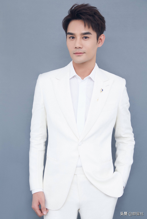 唯独三人中的王凯几乎淡出了大众的视线,胡歌依旧是一线男演员,靳东的