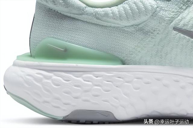 耐克最强跑鞋评测，两双耐克跑鞋对比测评
