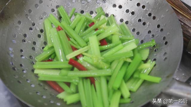 芹菜15种做法，芹菜的做法大全家常（清脆爽口超下饭）