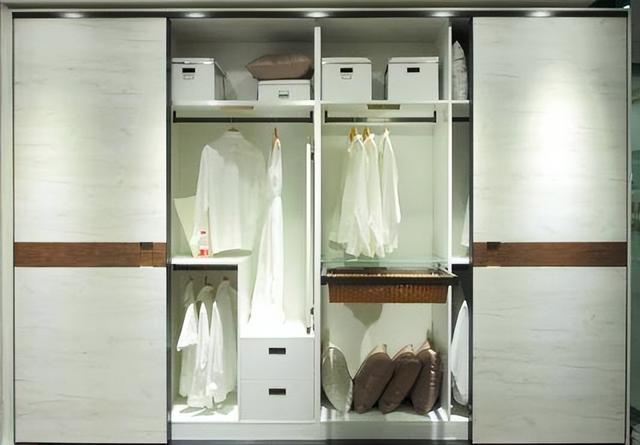 衣柜可以对着床吗，衣柜门可以对着床吗（含泪总结定制衣柜的10个要点）