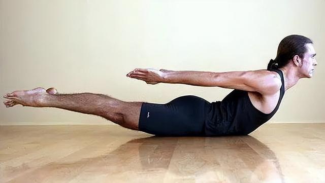 简易蝗虫式瑜伽动作要领，选择比努力更重要