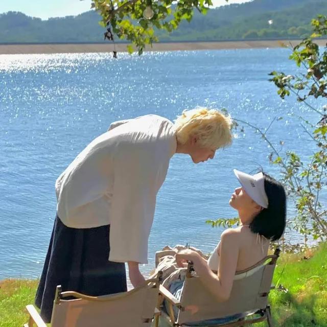 情侣图片一对两张，情侣图片一对两张一套（情侣头像一对两张，超可爱）