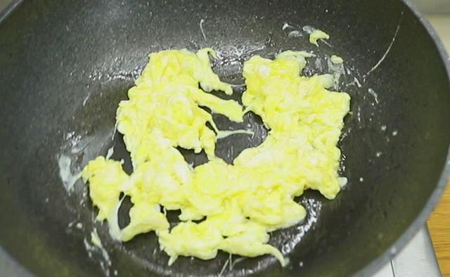 减肥能吃粉丝吗，减肥期间可以吃多少克粉丝（天暖了建议大家：常吃3样）