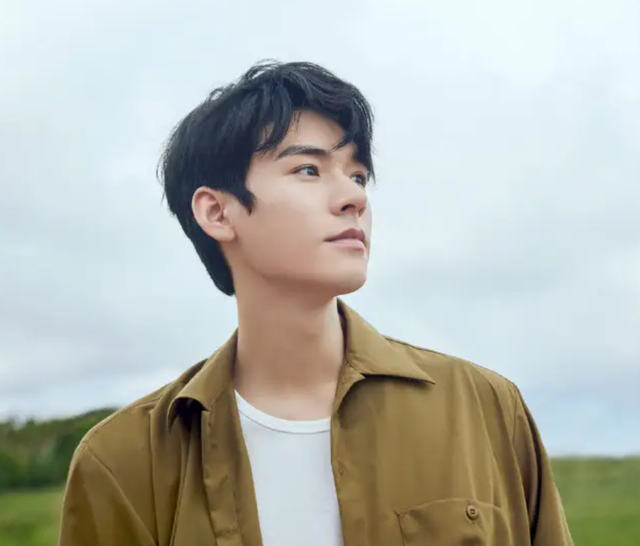 刘昊然，刘昊然周冬雨恋情坐实（龚俊新杂志销量一分钟破4万图片）