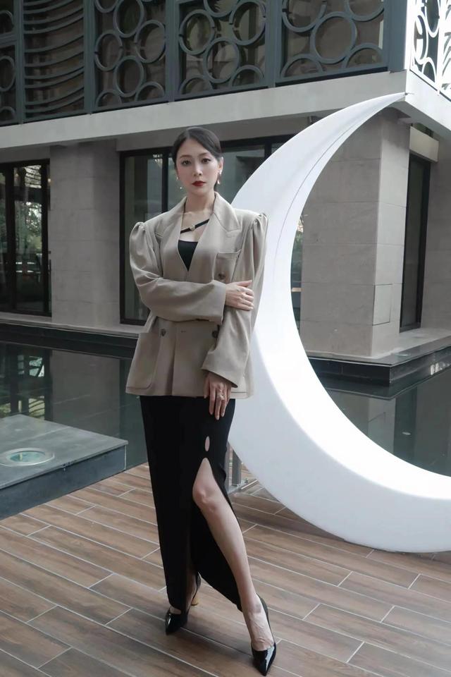 曲栅栅和黄海波，曲栅栅与黄海波近照（《狂飙》后程程曲栅栅首次哽咽提及丈夫黄海波）