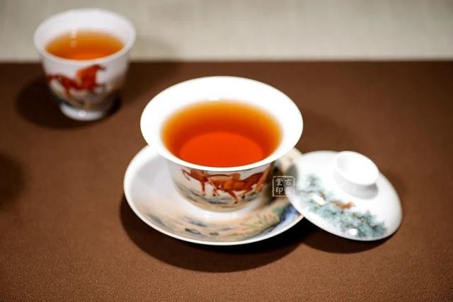 茶具哪种盖碗好，喝茶讲究用盖碗，老茶客必备之