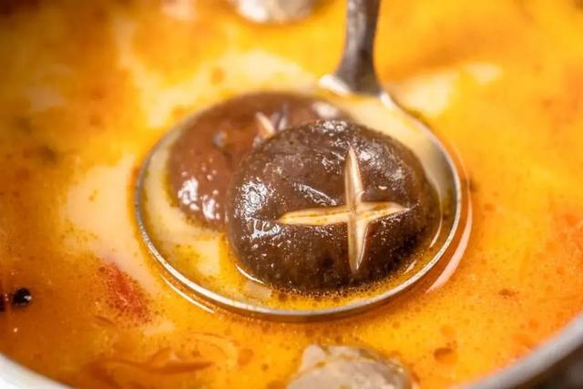 冬阴功汤的功效，冬阴功汤的功效与作用（那就在花都喝冬阴功解下瘾）