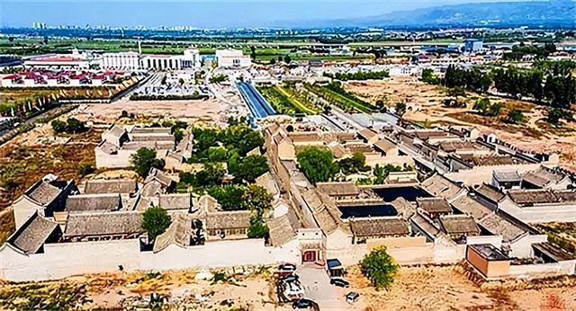 乔家大院在哪，乔家大院在哪里拍摄的（被摘牌后的乔家大院）