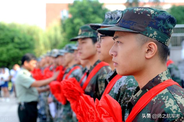 在校大学生可以或如何考军校，在校大学生能不能考军校（可以在部队考军校吗）