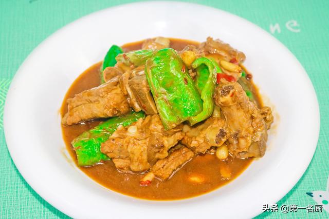 炖排骨汤的做法，清炖排骨汤的做法（放料越多越难吃）