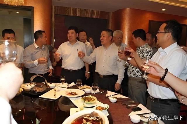 西单女孩上春晚，西单女孩哪年火的（85后农村人岳云鹏六次登上春晚）