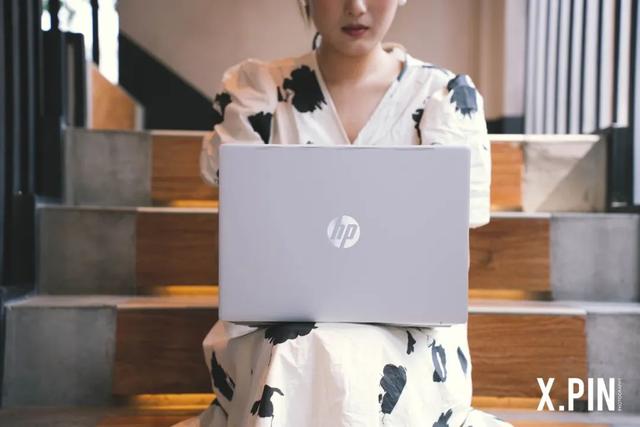 hp笔记本开机闪屏，电脑开机一直闪屏怎么办（可能会改变你对轻薄本的偏见）