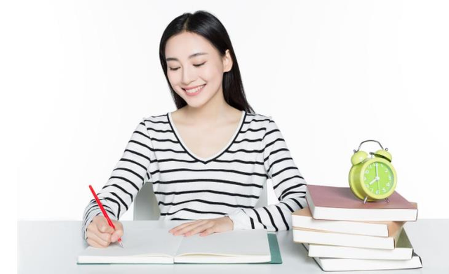 怎么通过写文章怎么赚钱，写文章怎么赚钱（如何利用自媒体写作赚钱）