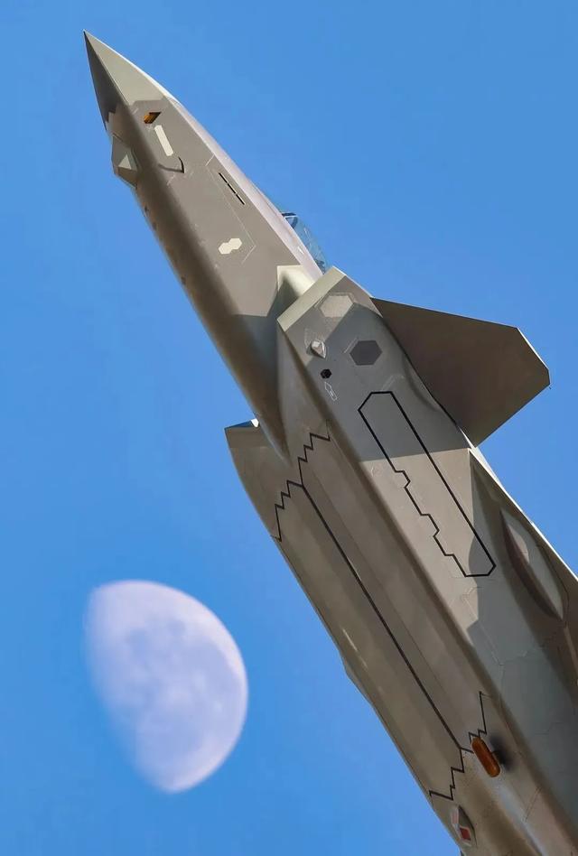 中国人民解放军空军，中国人民解放军空军成立时间（人民空军，生日快乐）