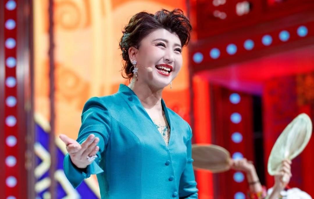 闫学晶的成名史,和她跟赵本山的"恩怨情仇"