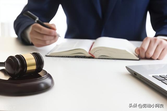 申请劳动仲裁需不需要请律师，劳动仲裁必须要请律师吗（劳动仲裁不委托律师）