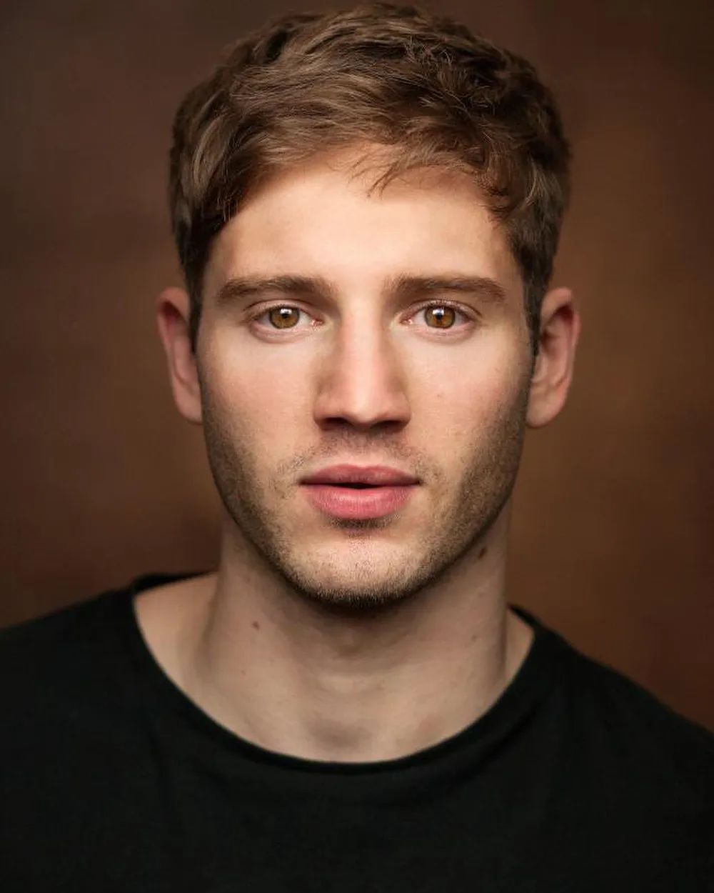 英国男星亚历山大·林肯正式出柜,大方公开同志身份