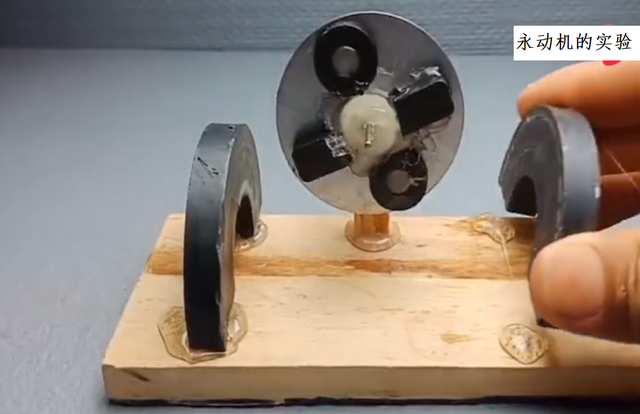 最成功的永动机，永动机三大定律（用两块磁铁就能让风扇一直转动）