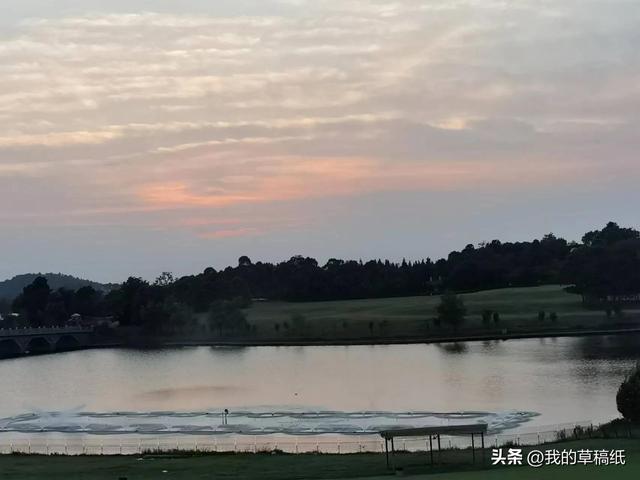 十一假期出游可畅玩银杏湖乐园，湖光山色风景迷人