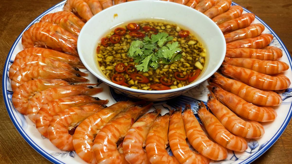 2,煮大虾,最忌直接用水煮,教你一招,虾肉鲜嫩入味又好吃,太香了