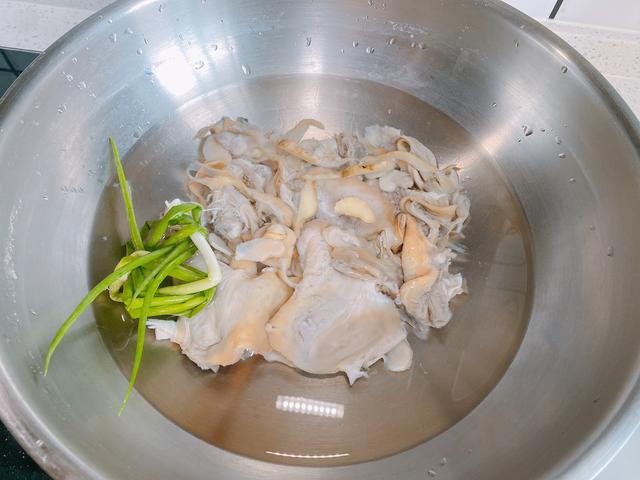 爆炒河蚌的做法，爆炒河蚌肉的做法（4月必吃的一种河鲜）