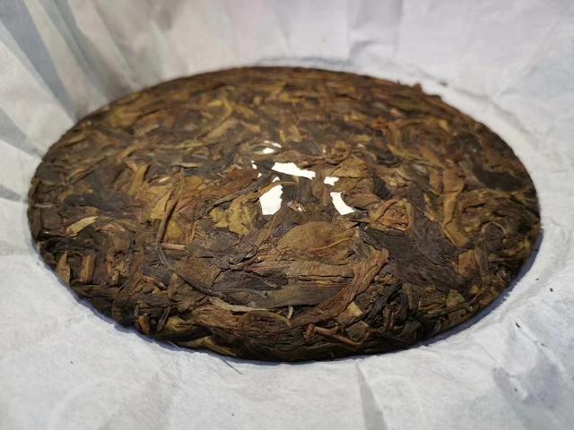 生普和熟普洱茶的区别，女人喝生普洱茶还是熟普洱茶（普洱生茶跟熟茶的区别）