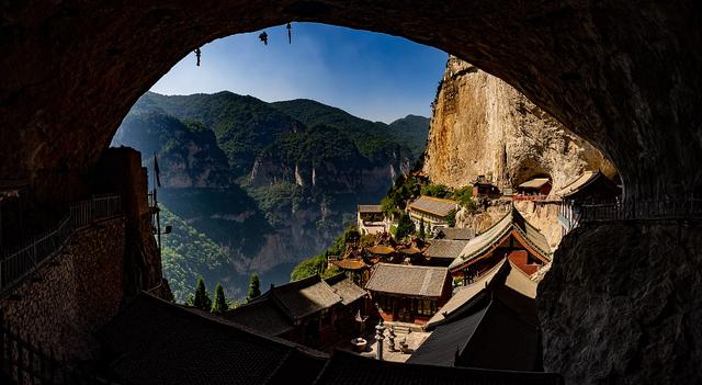 绵山自然风景区在哪里，山西晋中绵山：步步有景