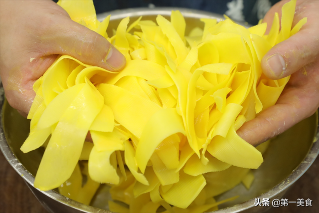 土豆怎么做才好吃，土豆怎么做才好吃又简单视频（营养解馋，上桌连汤汁都不剩）