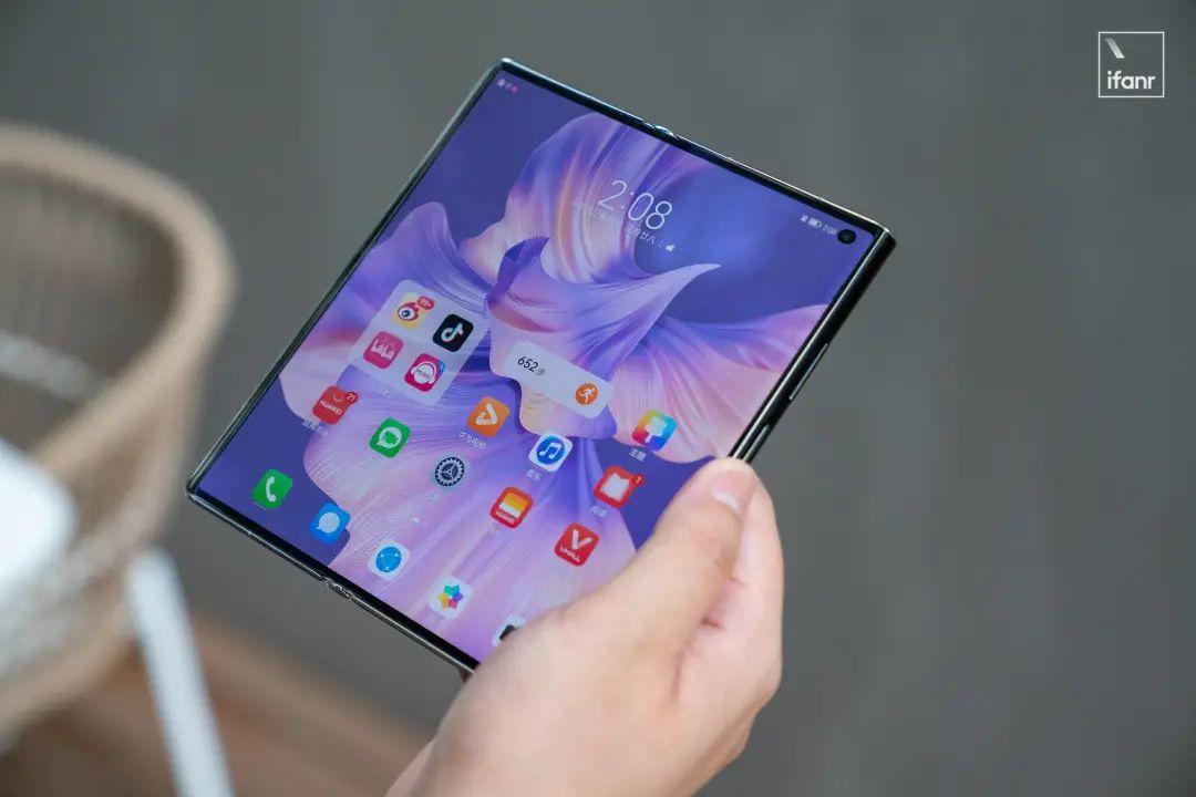 华为MATE XS2 9999 元，解决了折叠屏的 3 个难点