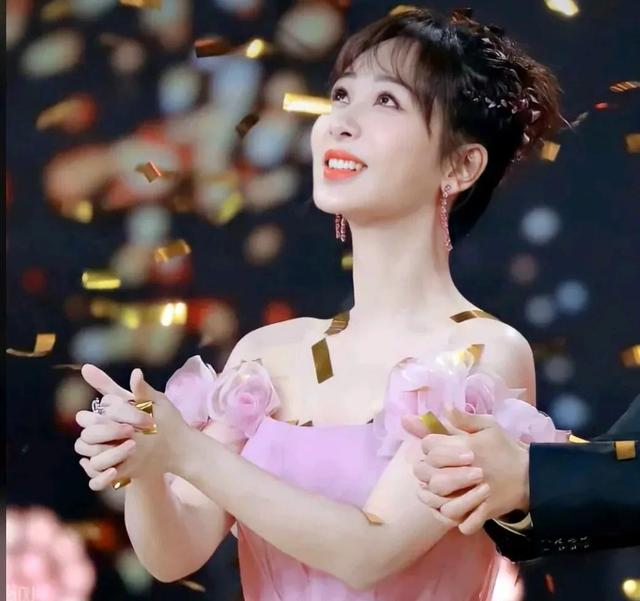 明星美女排名2020最新排名，明星美女图片微信头像（娱乐圈“人气女明星排行榜”）