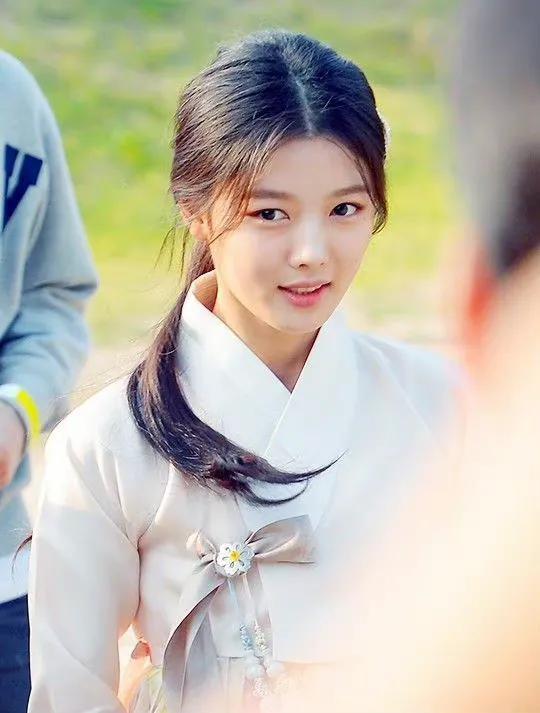 韩国明星头像微信，韩国明星头像（韩国美女明星，金裕贞高清头像）