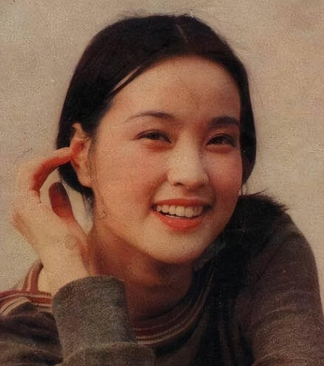 “排骨精”靠边站，丰腴美人才是真绝色，这10位女星美炸了