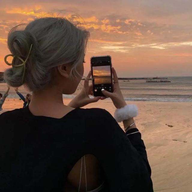 ins风女生头像，ins风 女生高级头像微信（ins女生头像高级感）